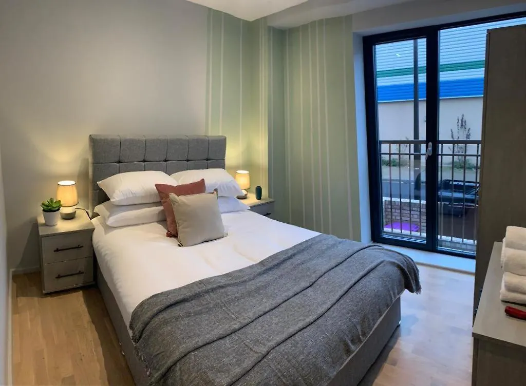 Victoria Park Two-Bedroom Apartments By Novarooms London